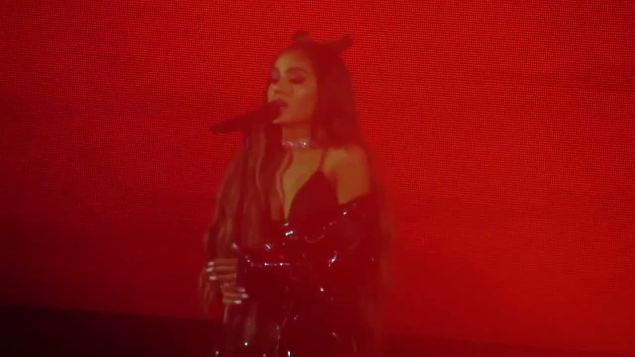 Ariana Grande - Dangerous Woman (Live @ Dangerous Woman Tour in Rio)