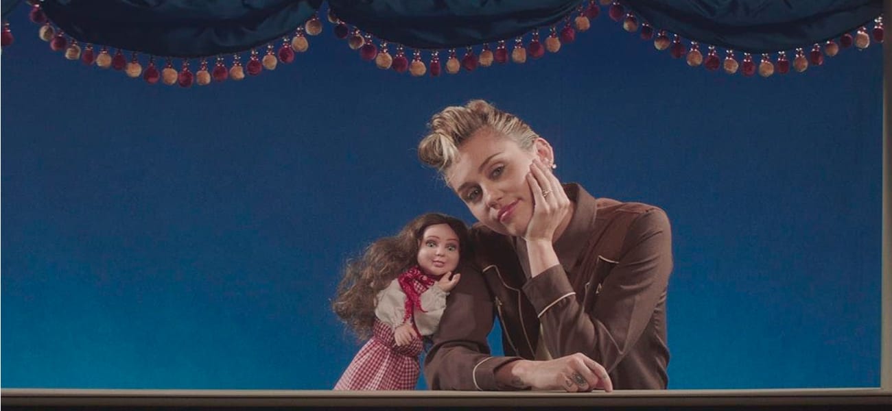 “Younger Now”: Miley Cyrus lança novo clipe do seu próximo álbum