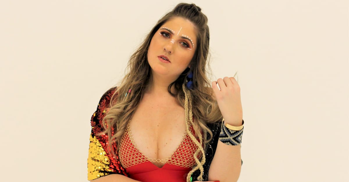 Entrevista | Mica Condé revela motivo de ter trazido a diversidade como tema do clipe “Vem Preparada”