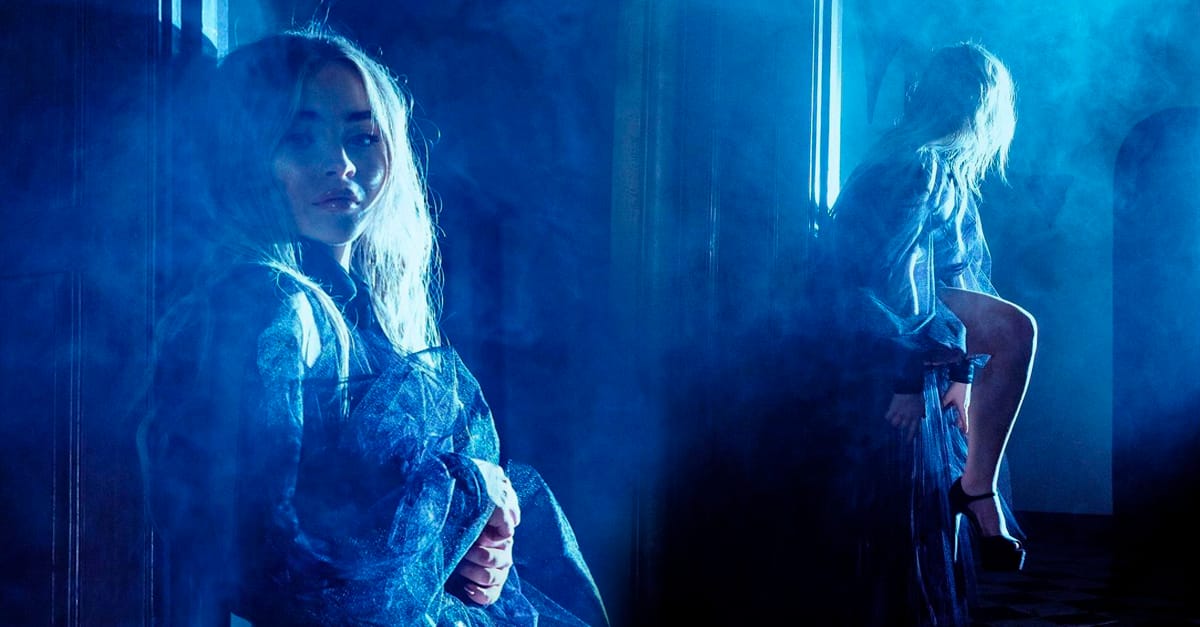 “Singular: Act II” | Sabrina Carpenter lança álbum mais pessoal da carreira e manda recado aos fãs; saiba mais!