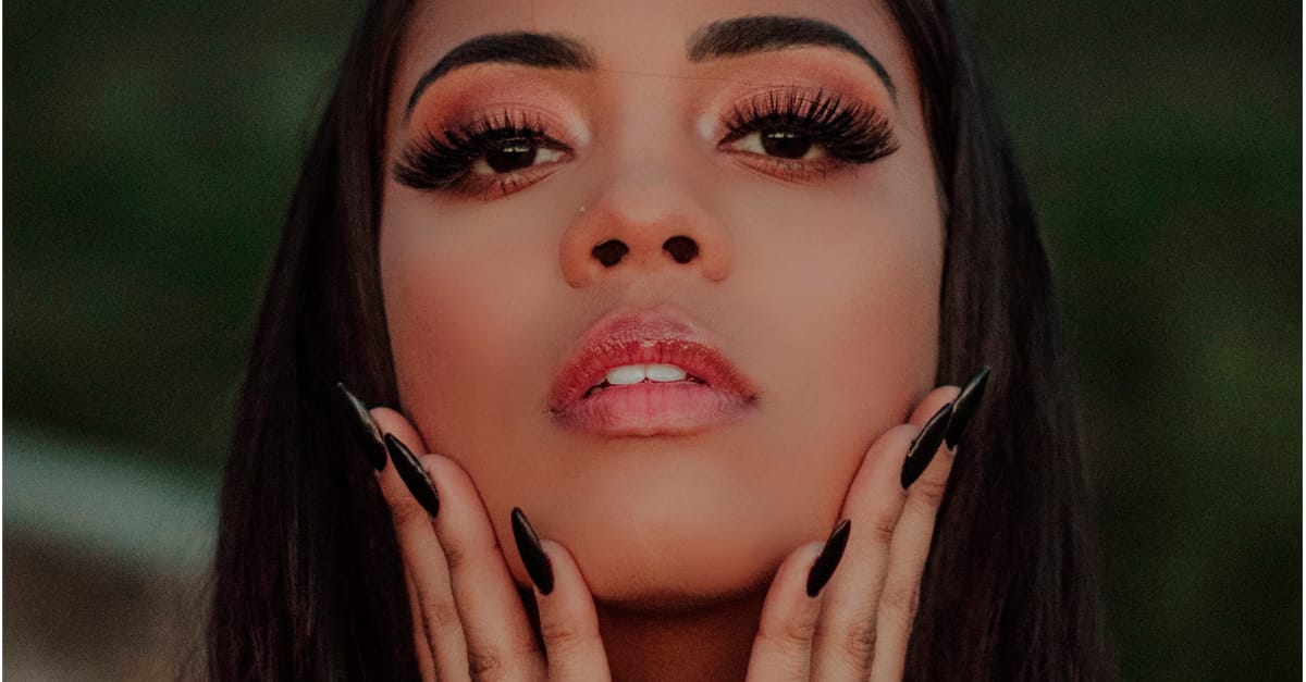 Com mensagem de empoderamento, Kira lança single “Eu Sou Assim”