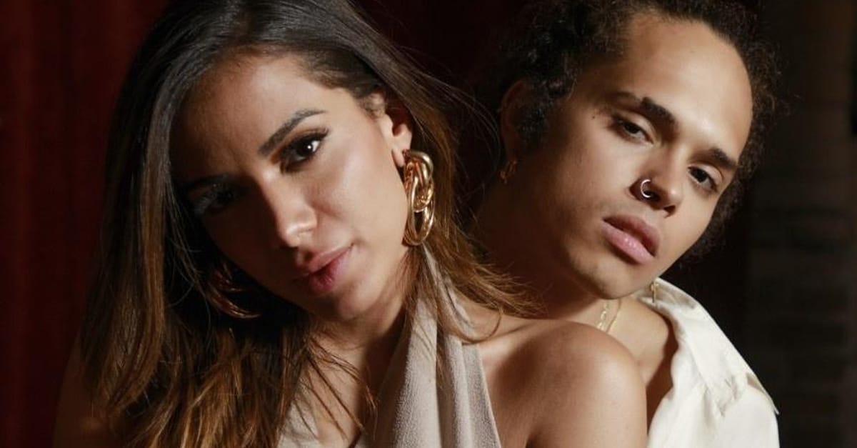 Com direito a beijão, Vitão lança “Complicado” em colaboração com Anitta; assista!
