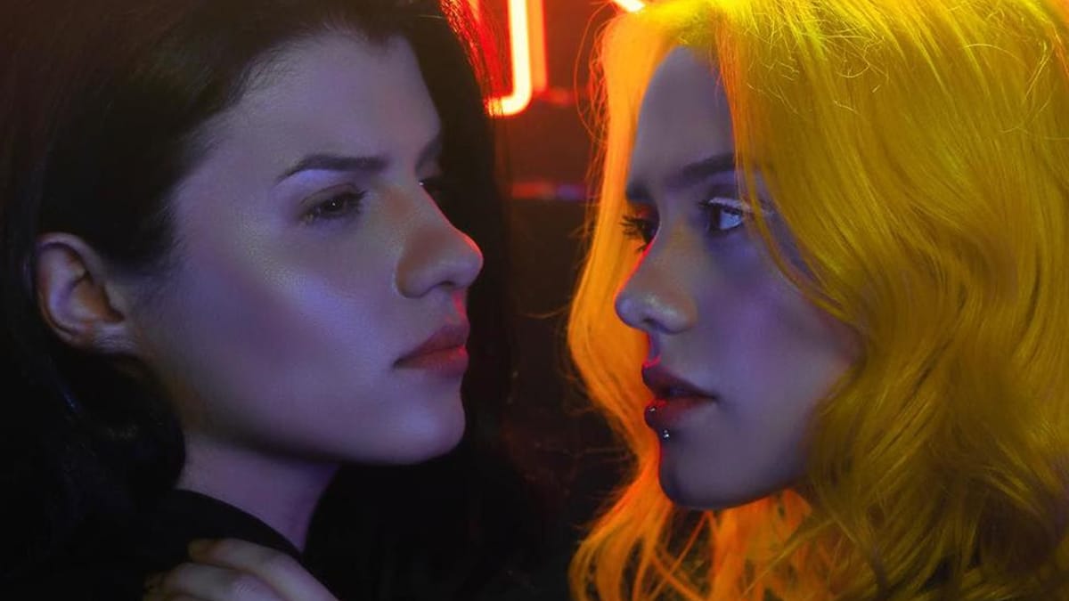 Formado por Elektra e Evie Dee, duo VENVS lança “Enlouqueci”