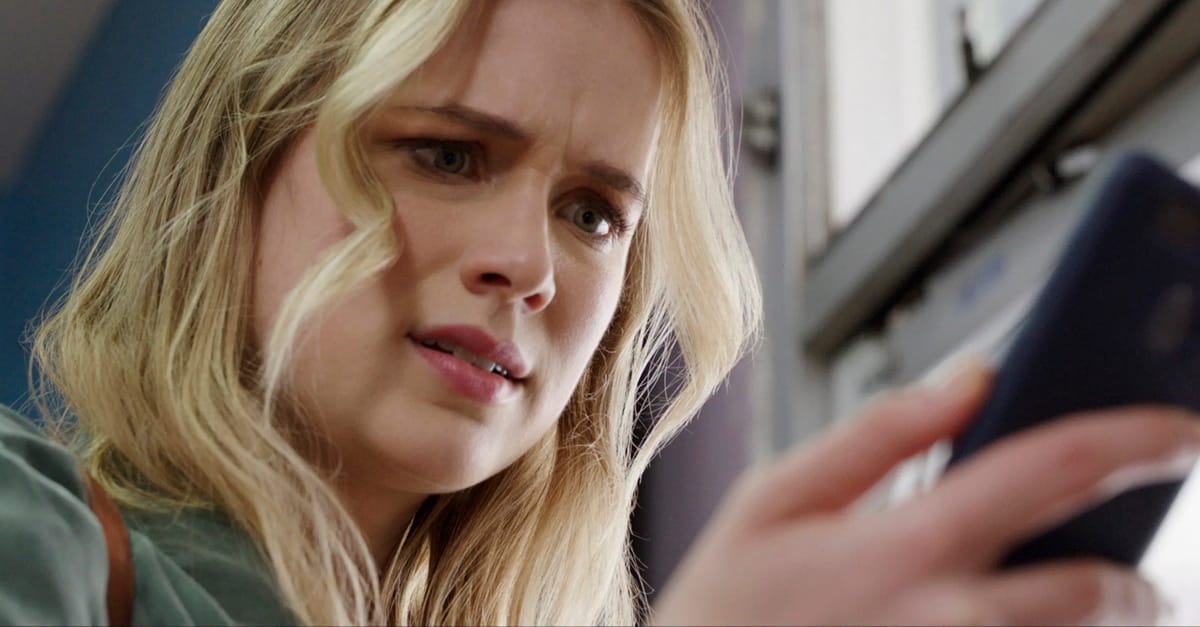 Elizabeth Lail, de “You”, protagoniza o longa “A Hora da Sua Morte”