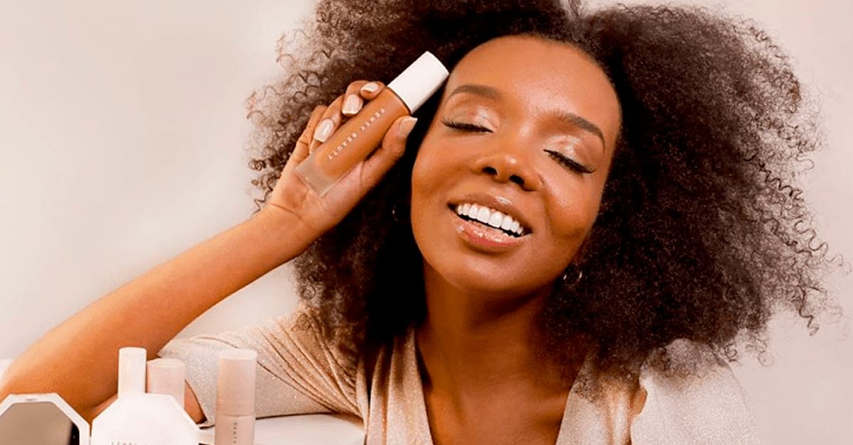 Thelma Assis é maquiada por Ramon Amorim para campanha da Fenty Beauty