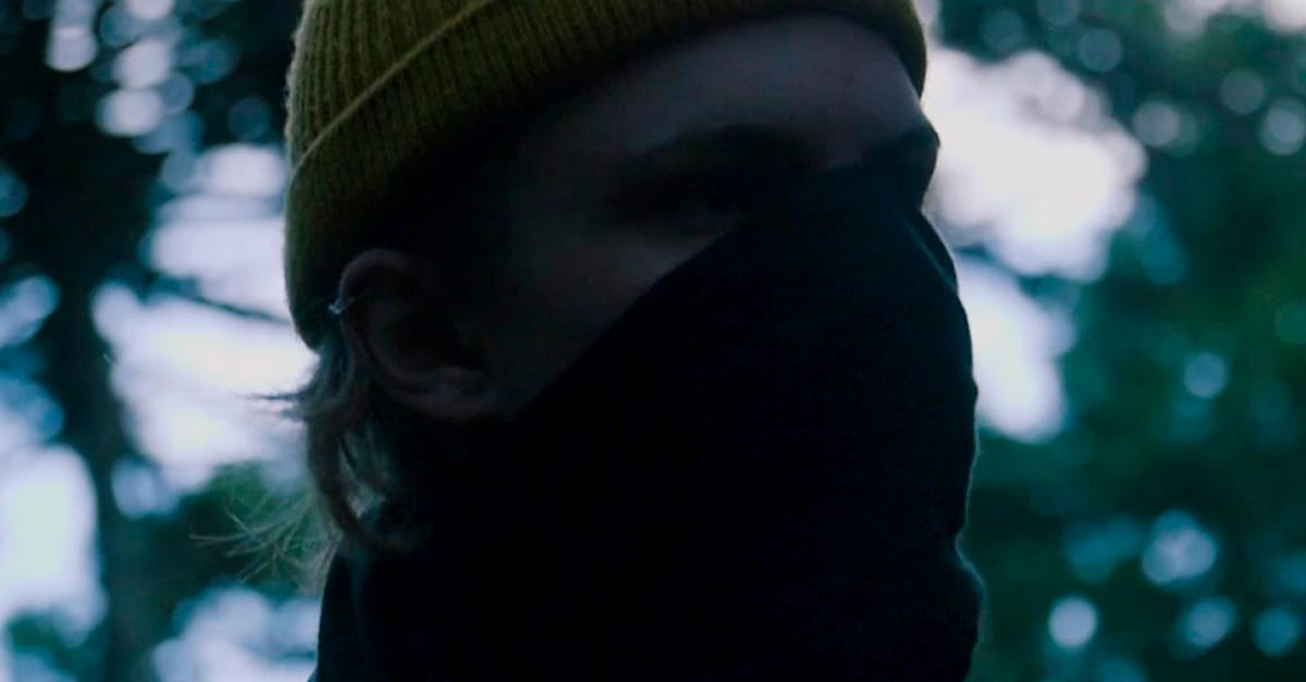 Entrevista | El Paco lança single “Chumbo” e videoclipe inspirado na série “Dark”; confira!