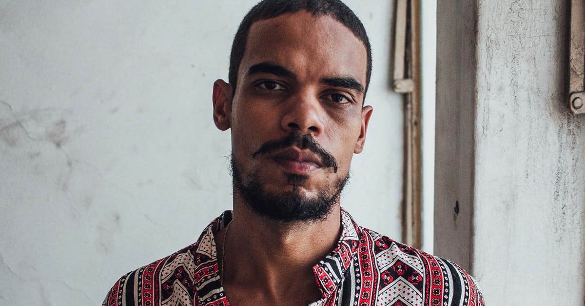 Ramonzin lança o álbum “Arteiro” e videoclipe de “Carnaval Eterno”, parceria com Malía