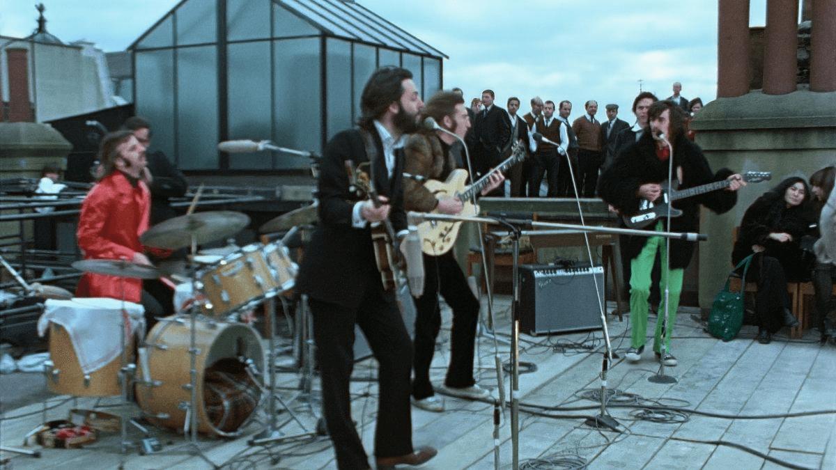 “The Beatles: Get Back”: Último show dos Beatles estreia nos cinemas brasileiros neste mês