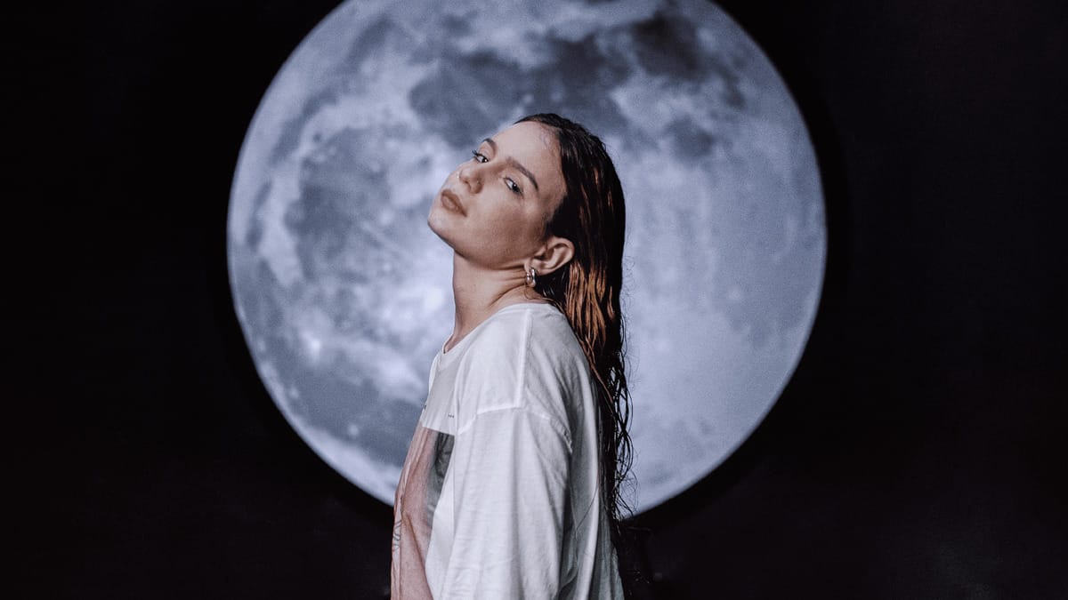 Carol Biazin lança videoclipe para “Início do Fim”