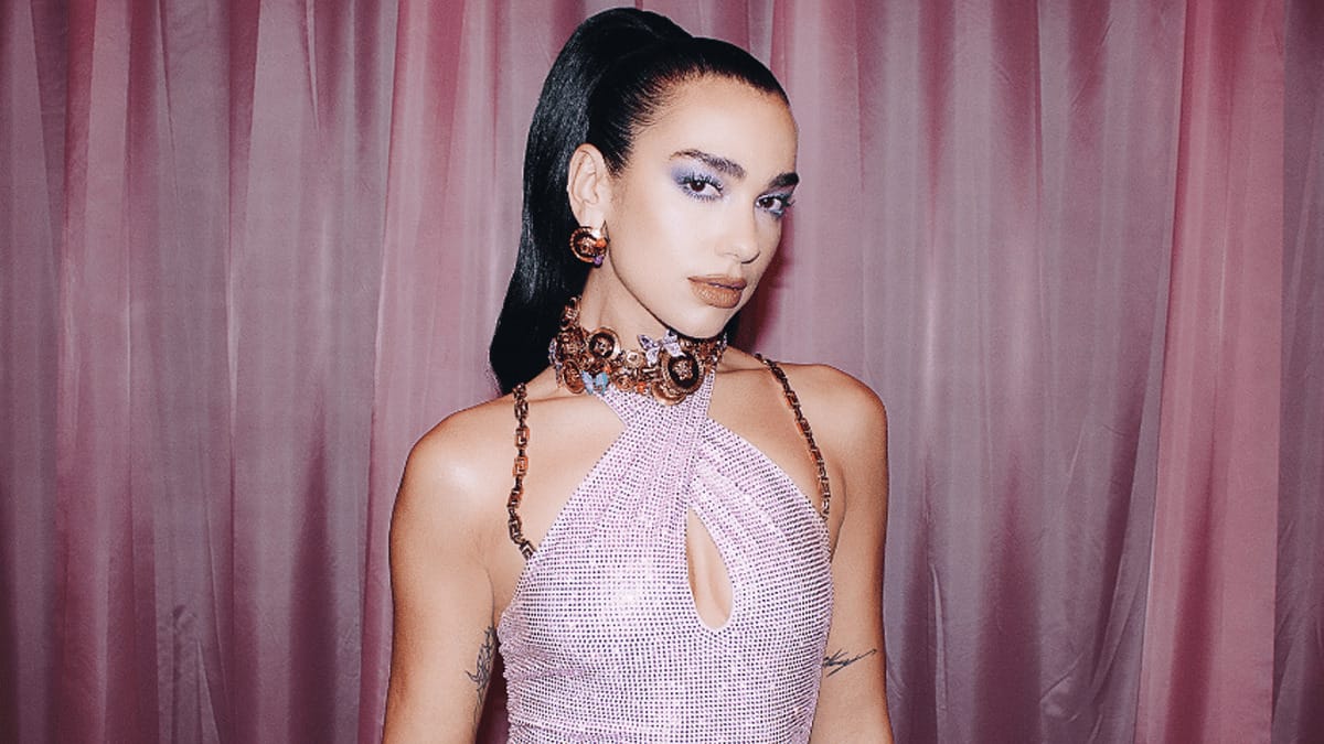 Dua Lipa ganha nova estátua de cera e resultado surpreende fãs