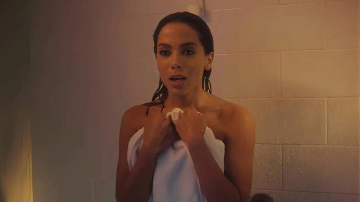 Anitta é surpreendida no banho em teaser da nova temporada de “Elite”