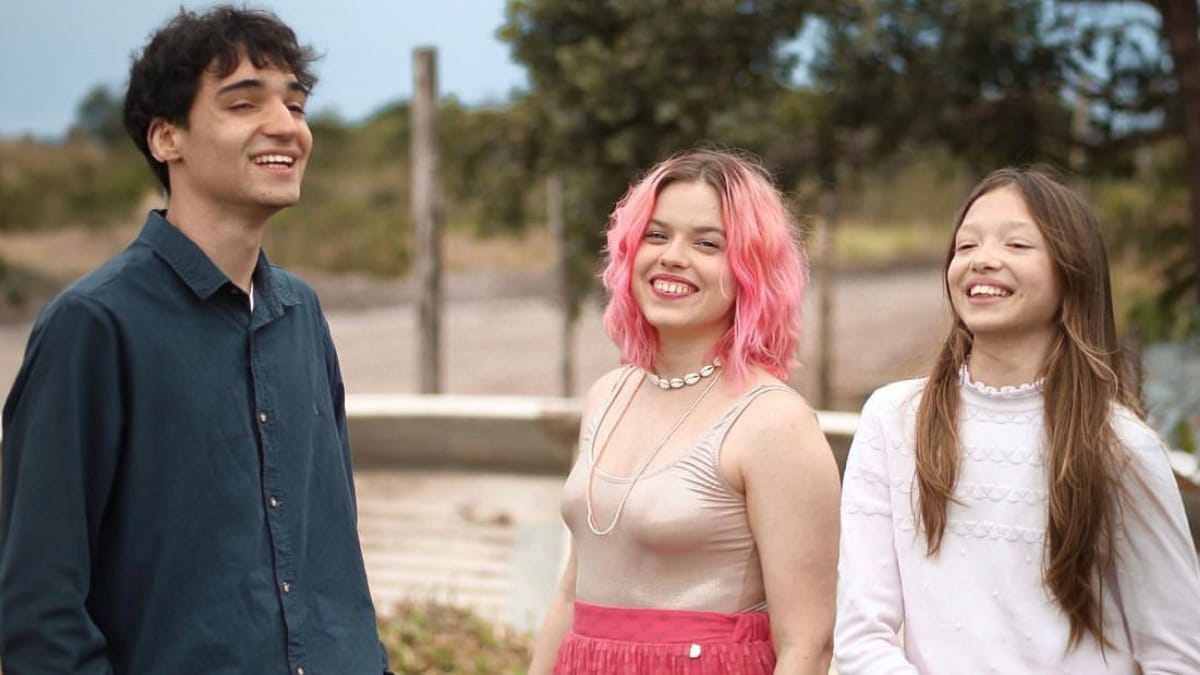 Entrevista | Belle Lune revisita a infância em nova versão de “Lua Crescente”: “muito mágico e gratificante”