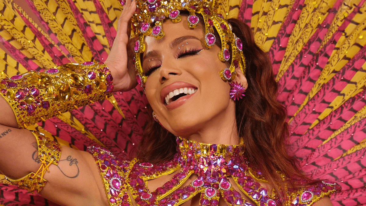 Anitta homenageia Porto da Pedra em Salvador