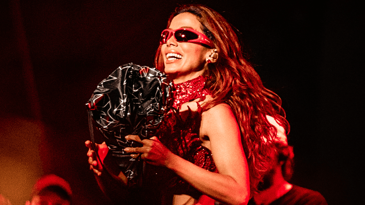 “É Festa no Brasil!”: Anitta anuncia tema dos Ensaios 2027 e venda de ingressos; veja!