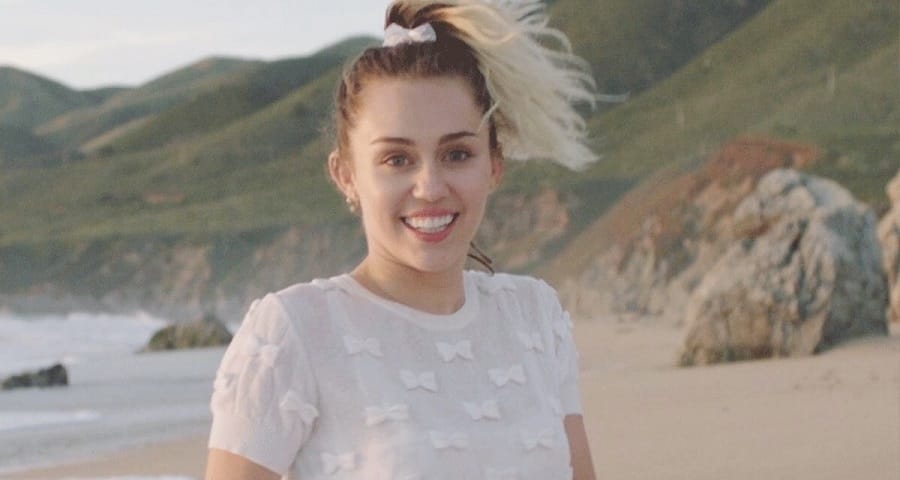 Miley Cyrus lança clipe para ‘Malibu’ e recebe elogios de artistas