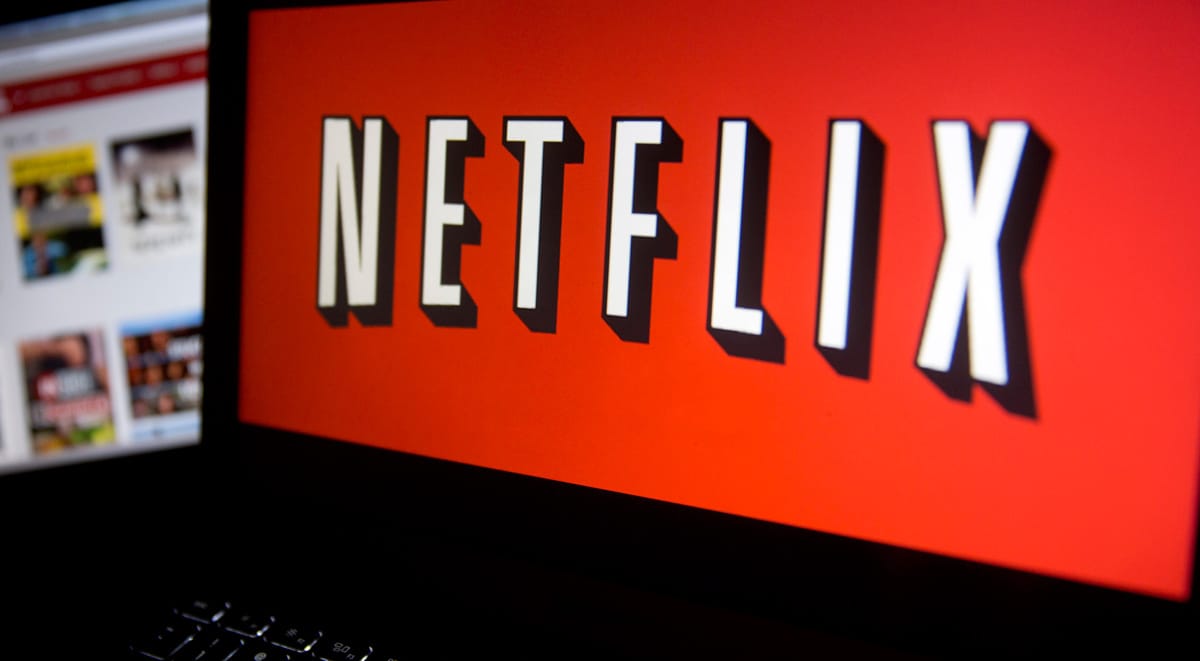 Solteiros sim, mas sem Netflix nunca! Confira essa lista de filmes e séries para maratonar neste Dia nos Namorados
