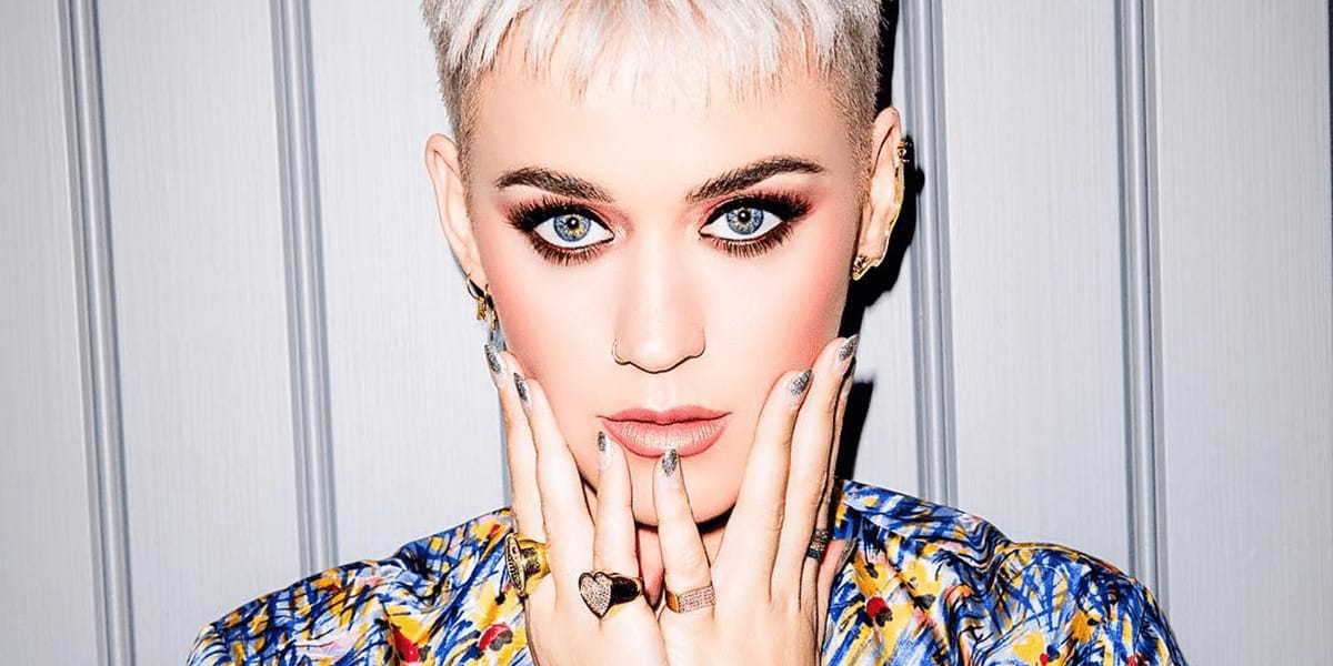 “Hey Hey Hey”: Novo clipe de Katy Perry faz referência à Joana D’Arc