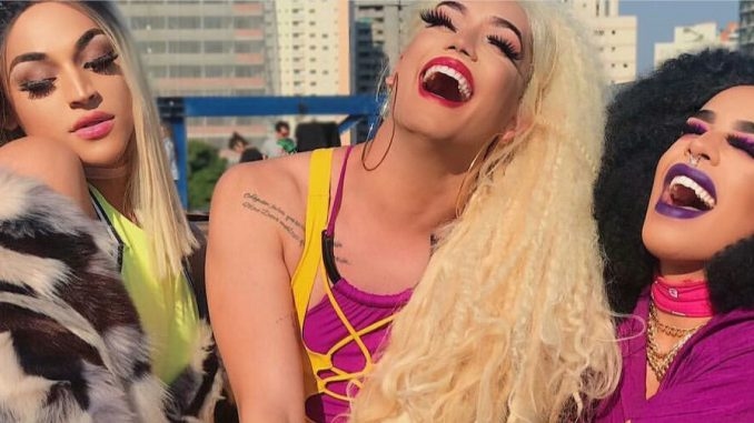 “Joga Bunda”: Novo single de Aretuza Lovi em parceria com Pabllo Vittar e Gloria Groove é divulgado