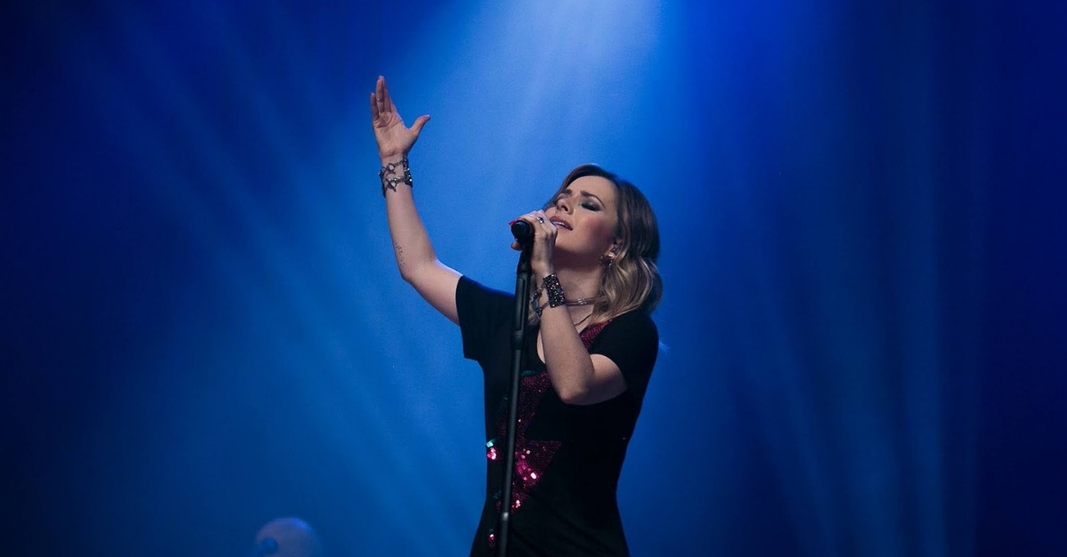 Sandy traz a turnê “Nós, Voz, Eles” para o KM de Vantagens no Rio de Janeiro