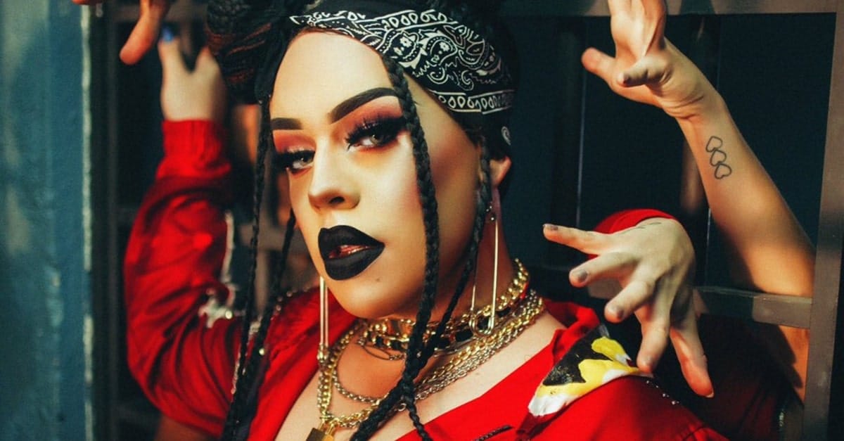 Gloria Groove recebe certificados de ouro e platina por EP “Alegoria” e hits “YoYo”, “Arrasta” e “Apaga a Luz”
