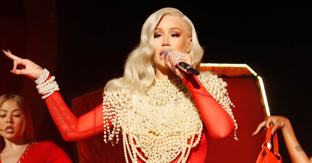 Iggy Azalea faz primeira performance de “Sally Walker” na televisão americana