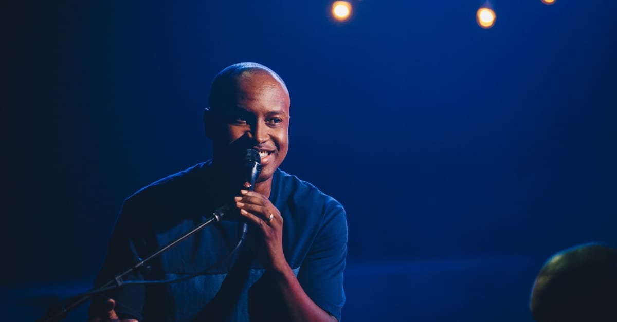 Thiaguinho lança álbum “AcúsTHico” com músicas inéditas