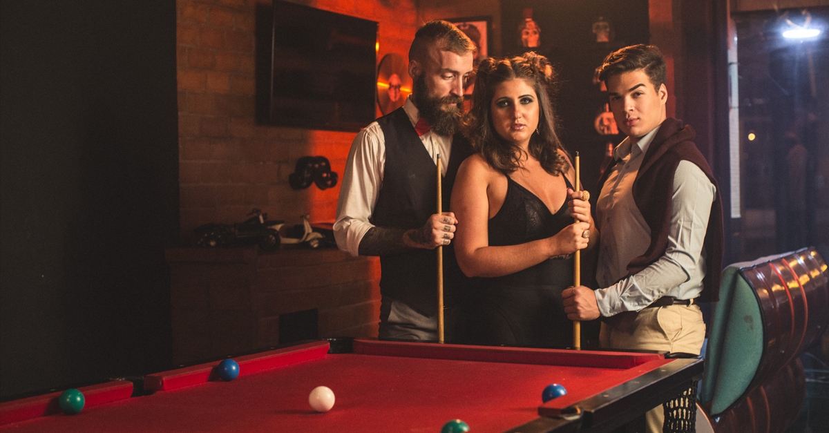 Mica Condé revela seu lado sensual em clipe de “Sorte a Tua”
