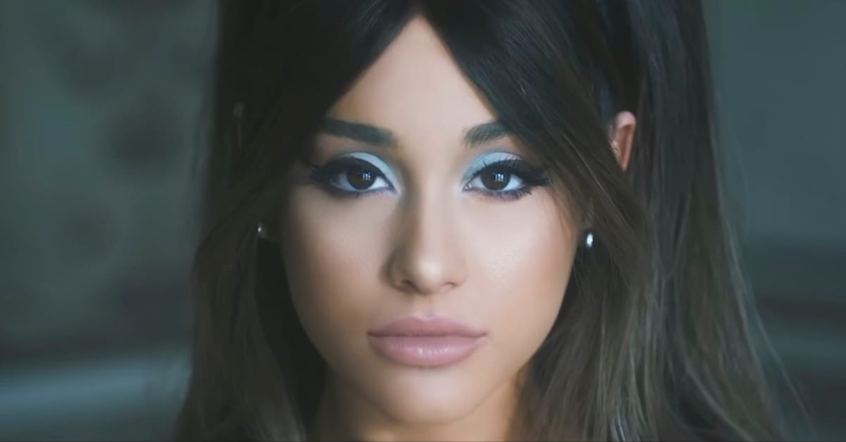 Ariana Grande lança parceria com Social House; assista “Boyfriend”!