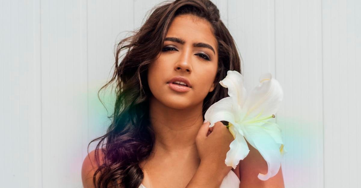 Julia Joia lança clipe do single Íris, que dará nome ao novo EP