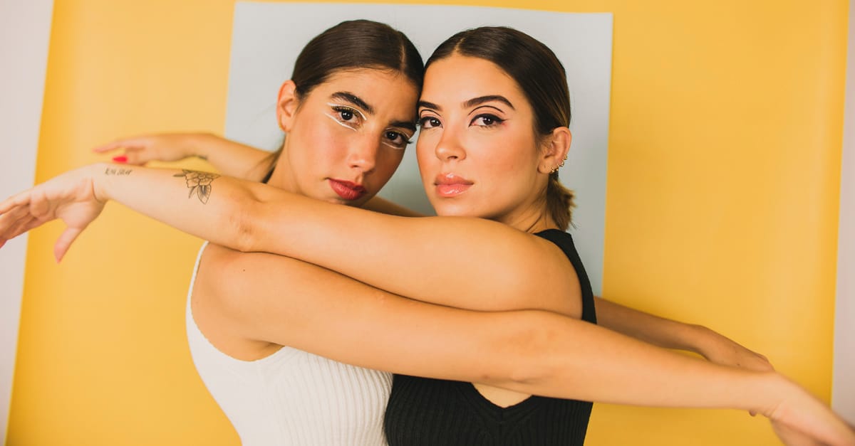 “Em Par” | Clara x Sofia contam trajetória em novo single; confira!