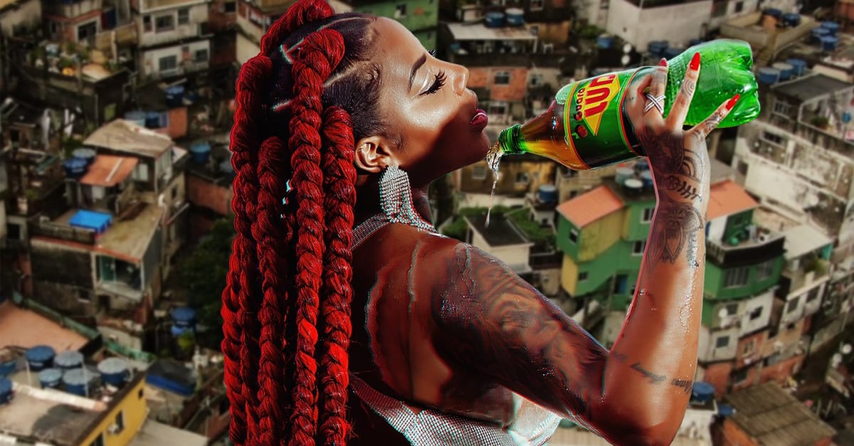 Com direito a banho de refrigerante e ceia com ícones do funk, Ludmilla lança “Rainha da Favela”; confira!