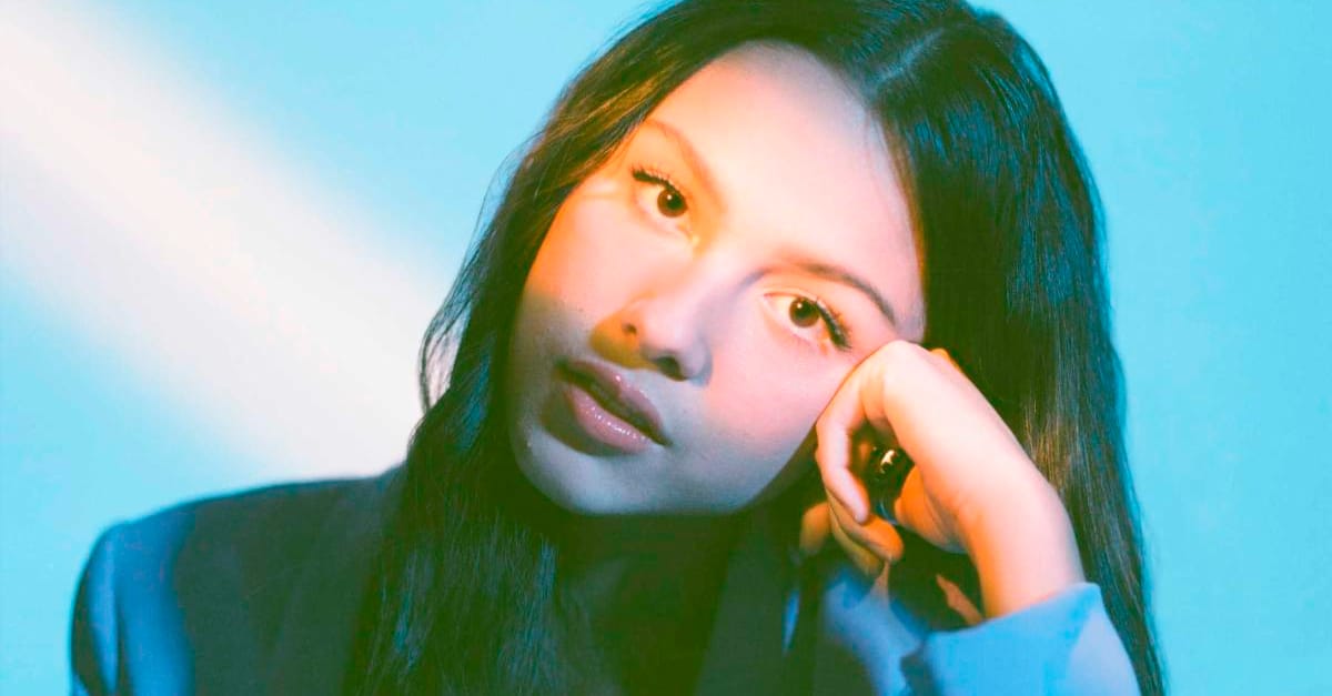 “drivers license” | Olivia Rodrigo se torna a artista mais jovem a liderar a Hot 100; saiba mais!