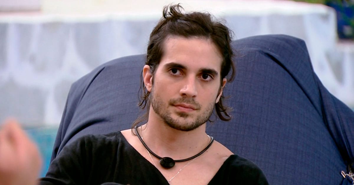 BBB21 | Fiuk fica chateado após Rodolffo fazer comentário sobre uso do vestido: “Não tem graça”