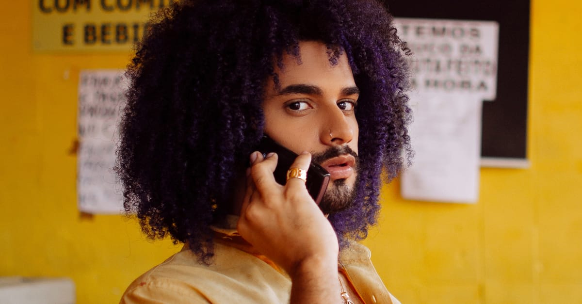 Jô Barros mistura pop e piseiro no single “Amor Bandido”