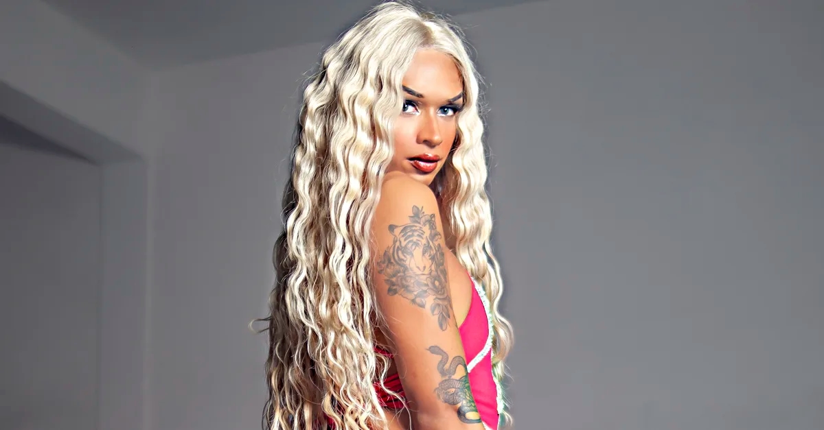 Lia Clark aposta em rave funk no single “Sentadinha Macia”; assista ao clipe!