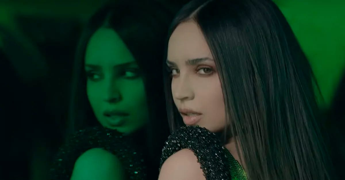 Sofia Carson lança videoclipe para single “He Loves Me, But …”; assista!