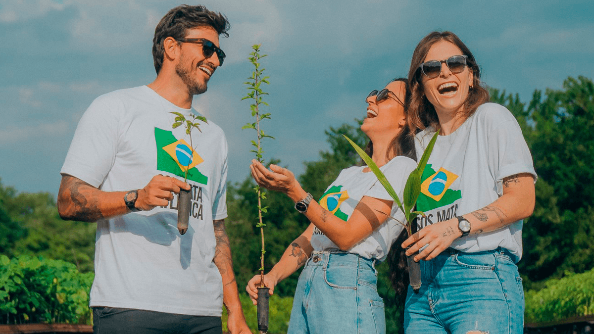 Mariana Nolasco, Gui Napolitano e Kau Bonnett participam de campanha com SOS Mata Atlântica e Chilli Beans