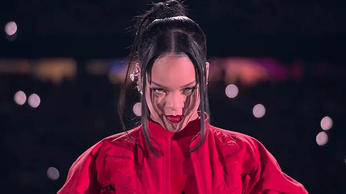 Rihanna é dona do Super Bowl Halftime Show mais assistido da história; entenda!