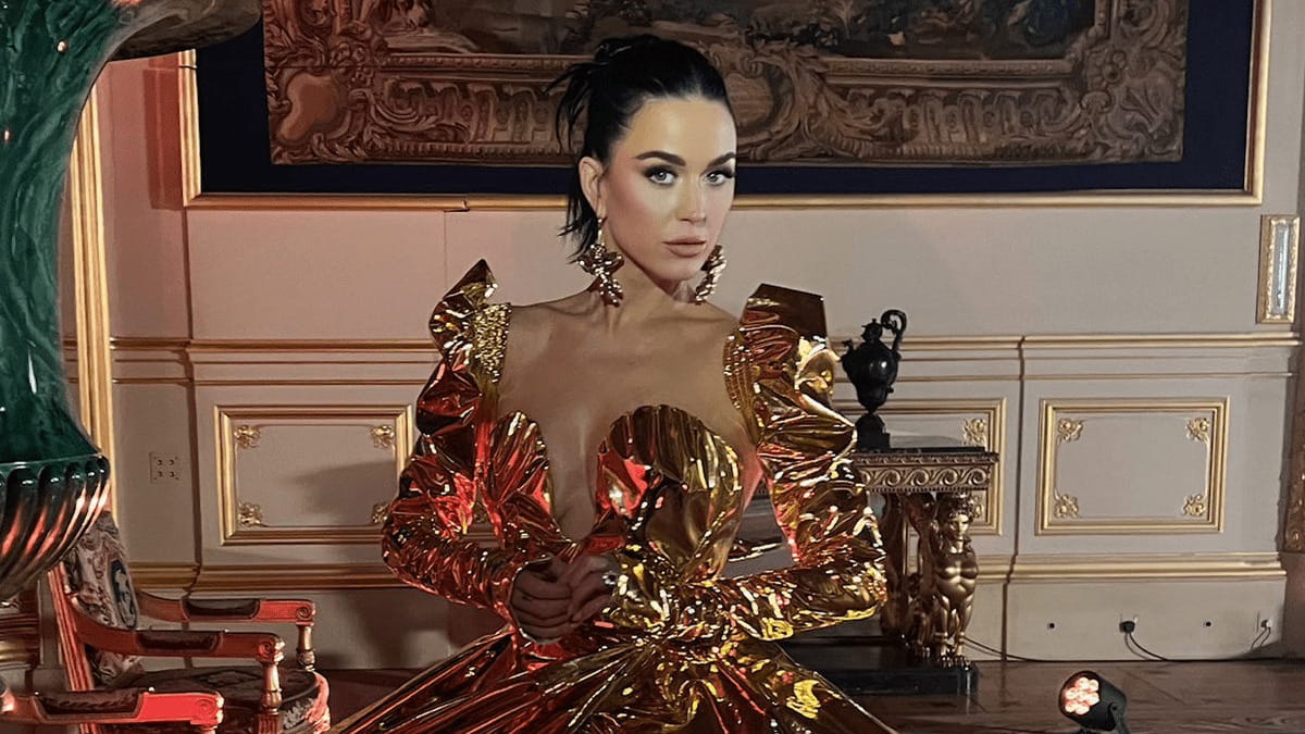 Katy Perry é aclamada pela mídia especializada após performance na coroação do rei Charles III