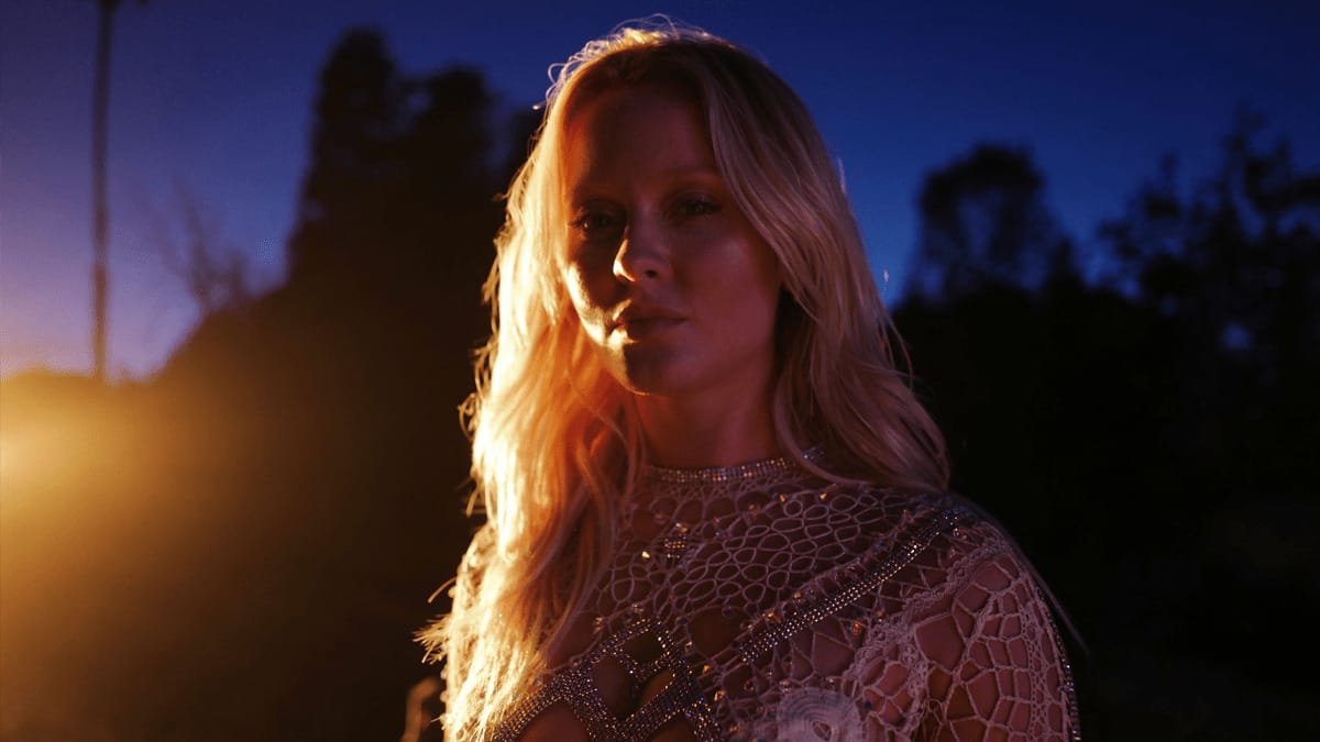 Zara Larsson lança single “End Of Time” acompanhado de videoclipe; confira!