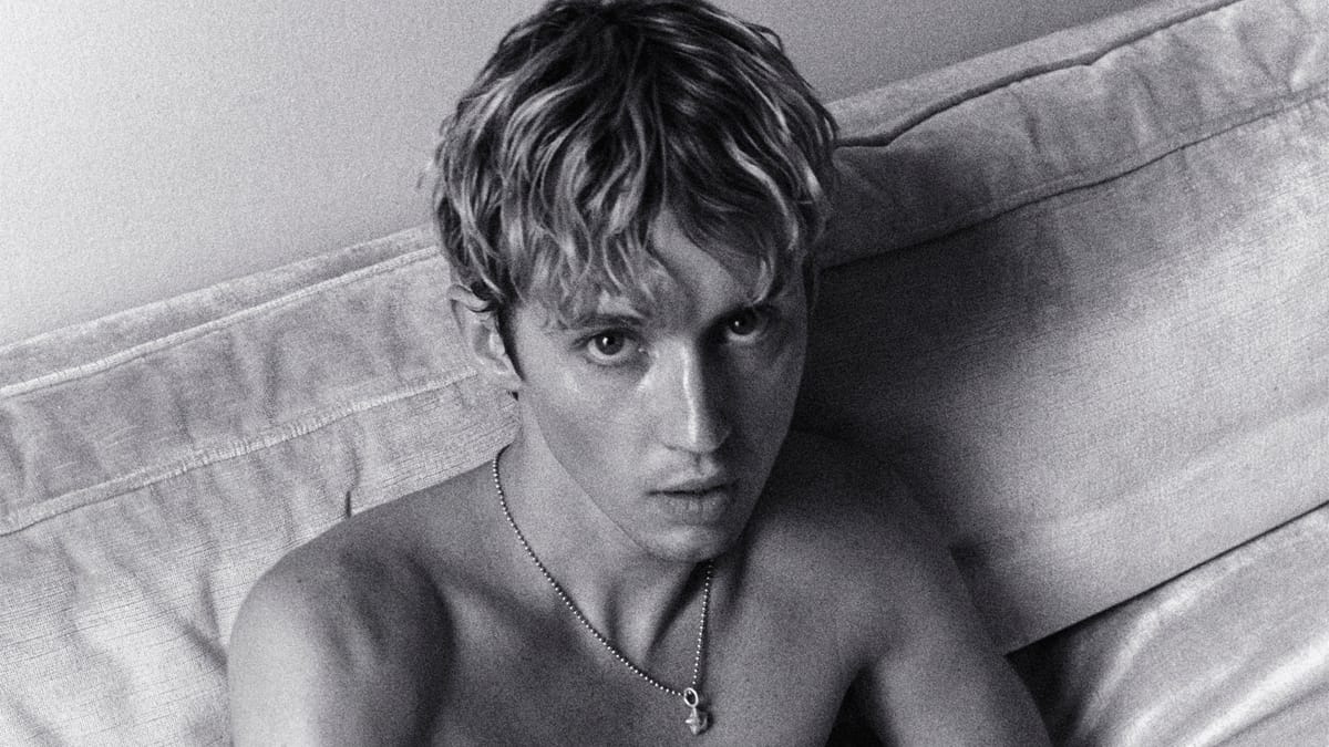Letra e Tradução: “One Of Your Girls” – Troye Sivan