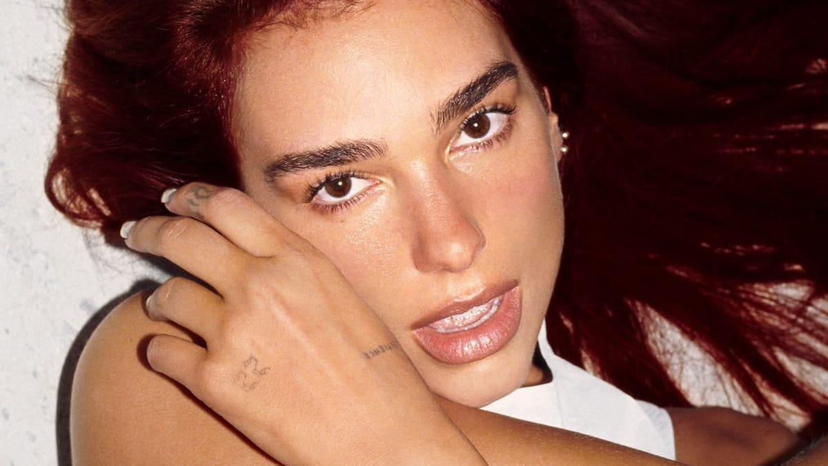 Dua Lipa divulga novo single “Houdini” nas ruas de Londres