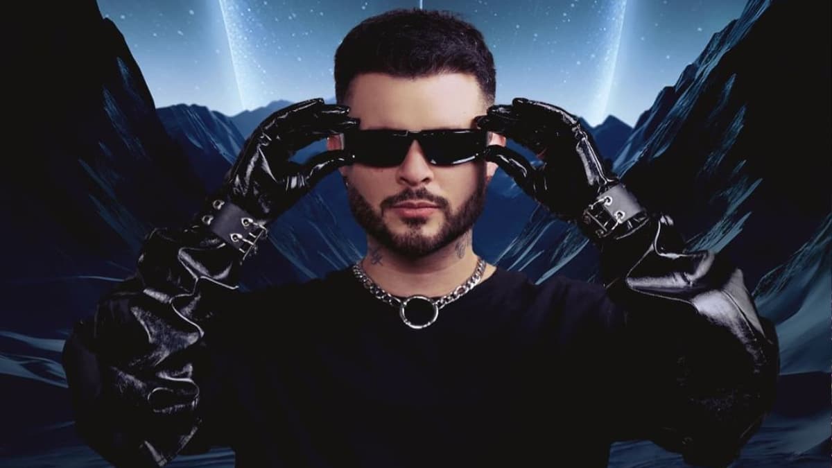 Bloco da Favorita desfila no Rio com Hitmaker e convidados