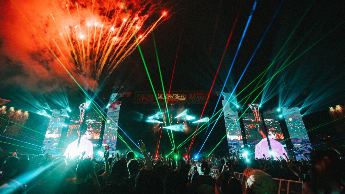 Lollapalooza Brasil: Com ingressos esgotados, Sabrina Carpenter encanta público no primeiro dia de festival