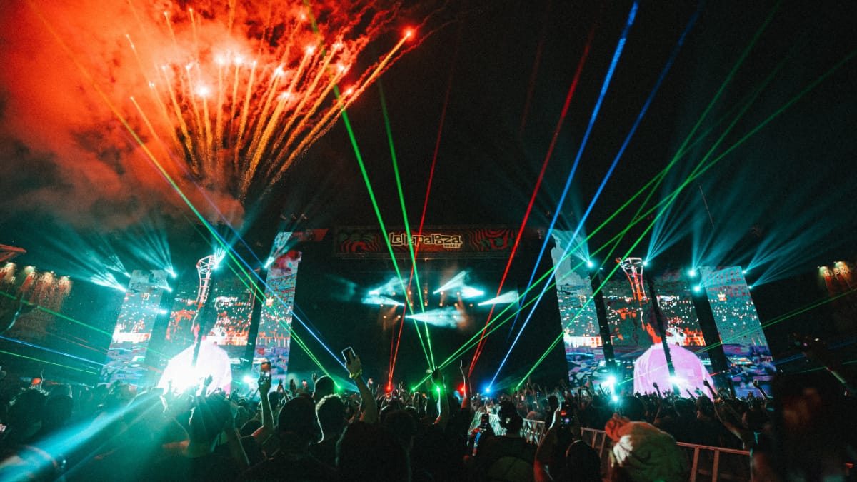Lollapalooza Brasil: Com ingressos esgotados, Sabrina Carpenter encanta público no primeiro dia de festival