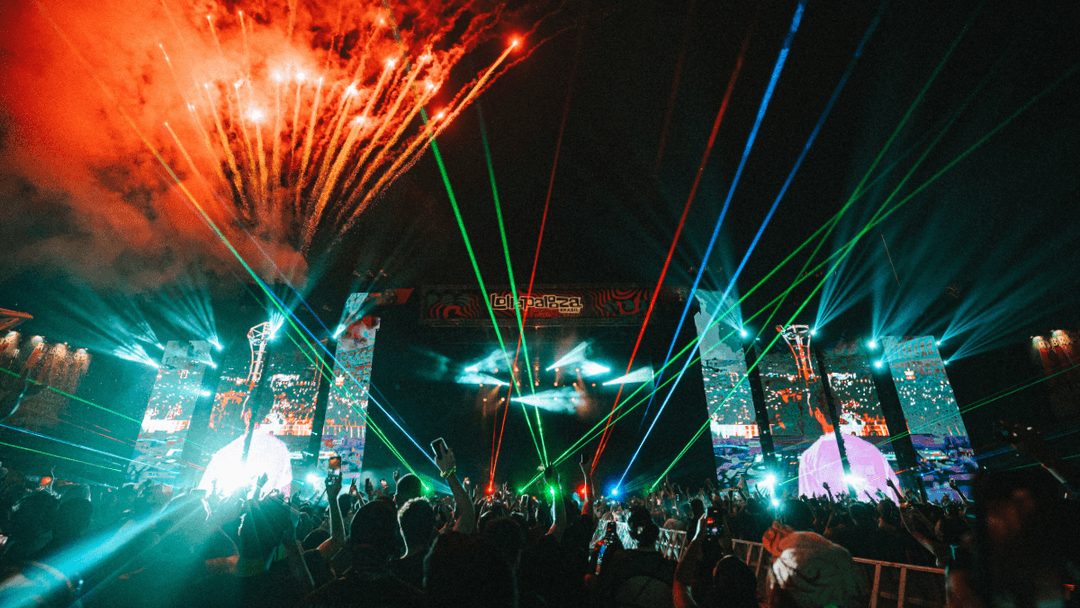 Lollapalooza Brasil: Com ingressos esgotados, Sabrina Carpenter encanta público no primeiro dia de festival