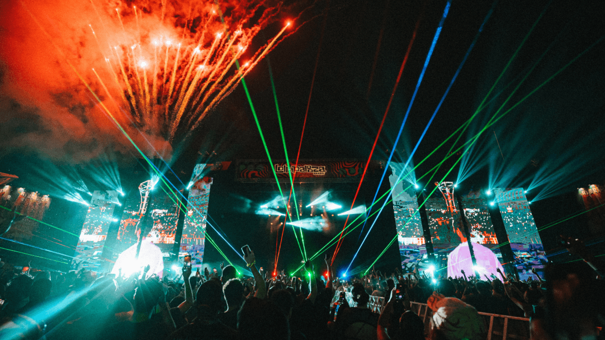 Lollapalooza Brasil: Com ingressos esgotados, Sabrina Carpenter encanta público no primeiro dia de festival