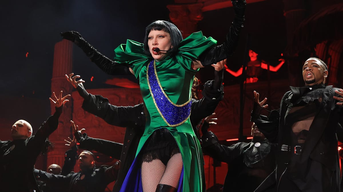 Lady Gaga eterniza passagem pelo Brasil com mensagem no Livro de Ouro do Copacabana Palace