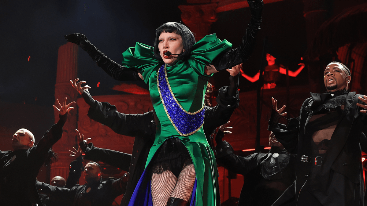 Lady Gaga eterniza passagem pelo Brasil com mensagem no Livro de Ouro do Copacabana Palace