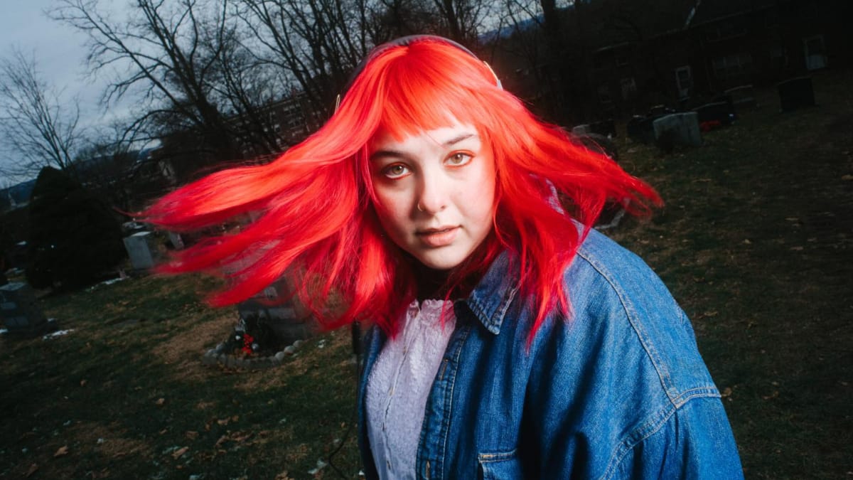 Quem é Annie DiRusso? Conheça a artista que vai abrir os shows de Hayley Williams no Brasil